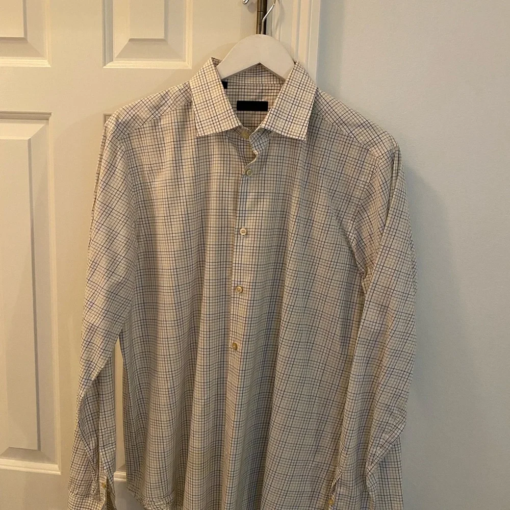 Button down - Picture 2 of 3